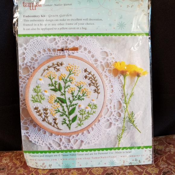 Embroidery kit - Picture 1 of 3